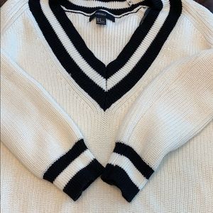 Forever 21 White & Black V-neck Sweater size S